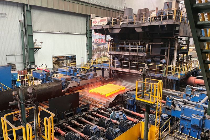 You are currently viewing US industries, trade groups split over Trump’s tariff probe on excess factory capacity