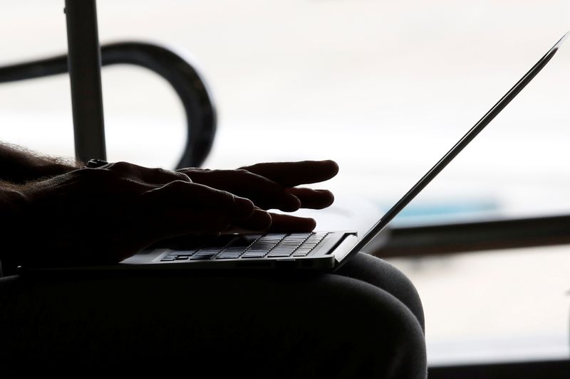 You are currently viewing Vietnam launches fresh crackdown on online piracy under threat of US tariffs