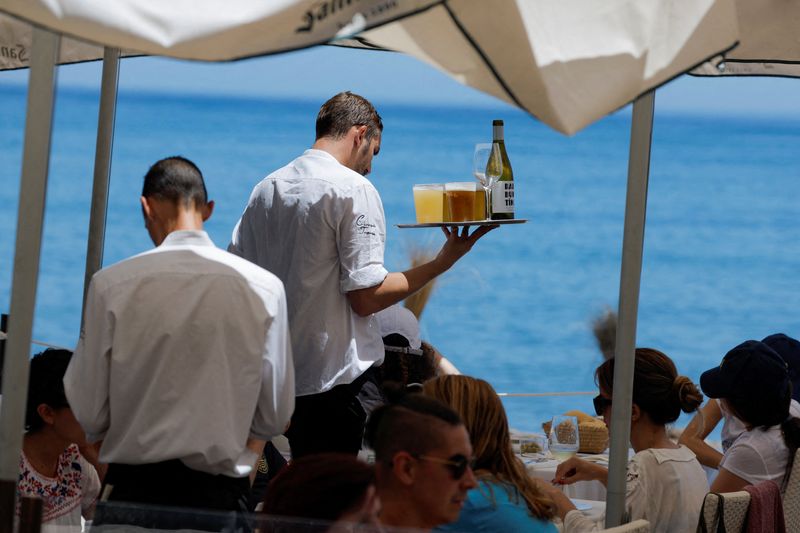 You are currently viewing Spain services contract for first time in nearly 3 years, PMI shows