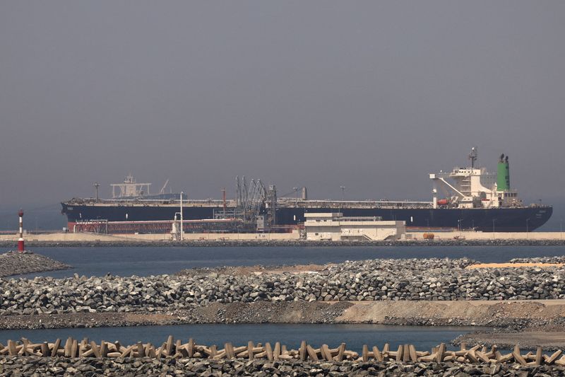 You are currently viewing Exclusive-Hungry to sell, UAE slips hidden oil tankers through Strait of Hormuz