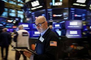 Read more about the article Morning Bid: Chip push, crude pull
