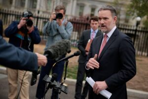 Read more about the article Trump administration will win appeal of ruling against temporary tariffs, US trade chief says