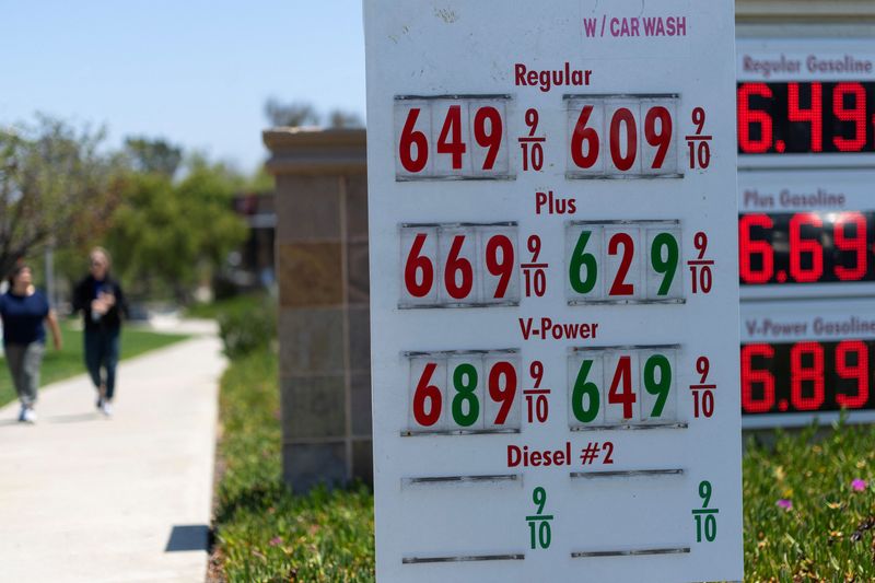 You are currently viewing Oil prices rise as fragile US-Iran talks sustain supply worries