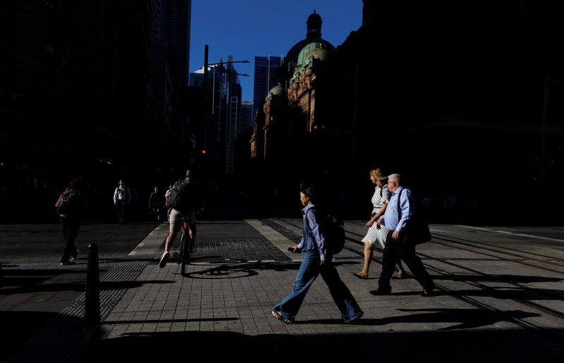 You are currently viewing Australia business confidence shaken as costs climb, survey shows