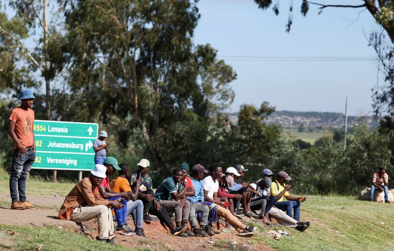 You are currently viewing South Africa’s official unemployment rate rises to 32.7% in first quarter