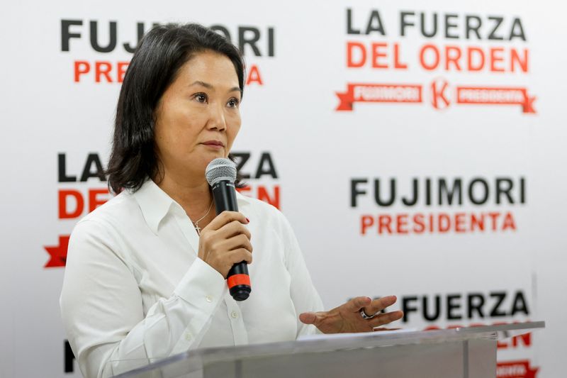 You are currently viewing Peru’s Fujimori and Sanchez lead presidential runoff race as count enters final stretch