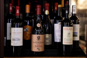 Read more about the article US tariffs weigh on world wine trade in 2025 while consumption slips to new low