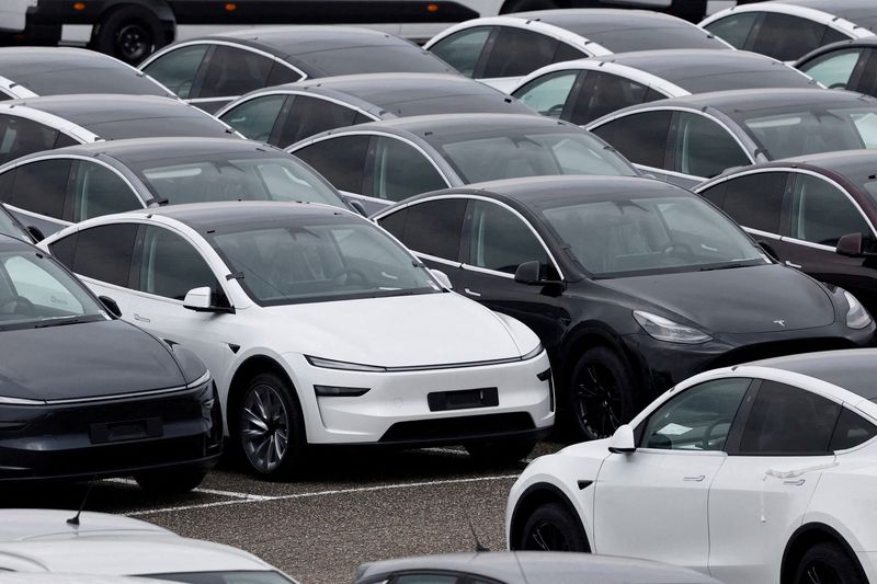 You are currently viewing Global EV demand rises for second month, data shows