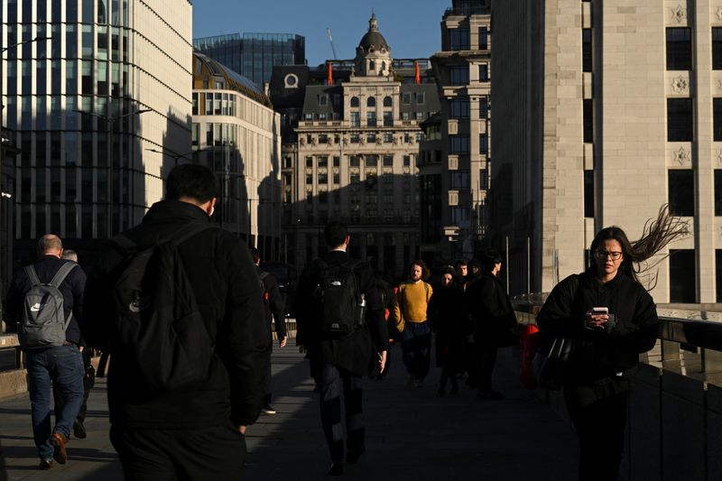 You are currently viewing UK economy shows unexpected growth of 0.3% in March