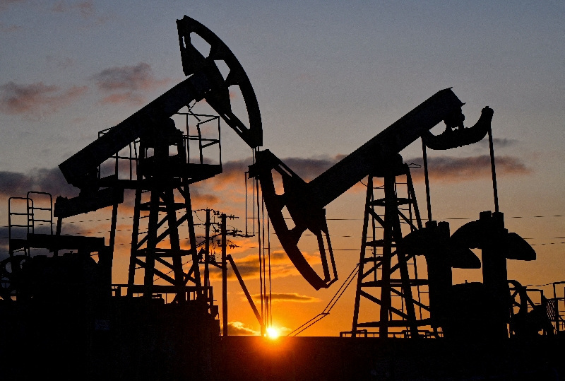 You are currently viewing Oil rises as fears of ship attacks and seizures persist