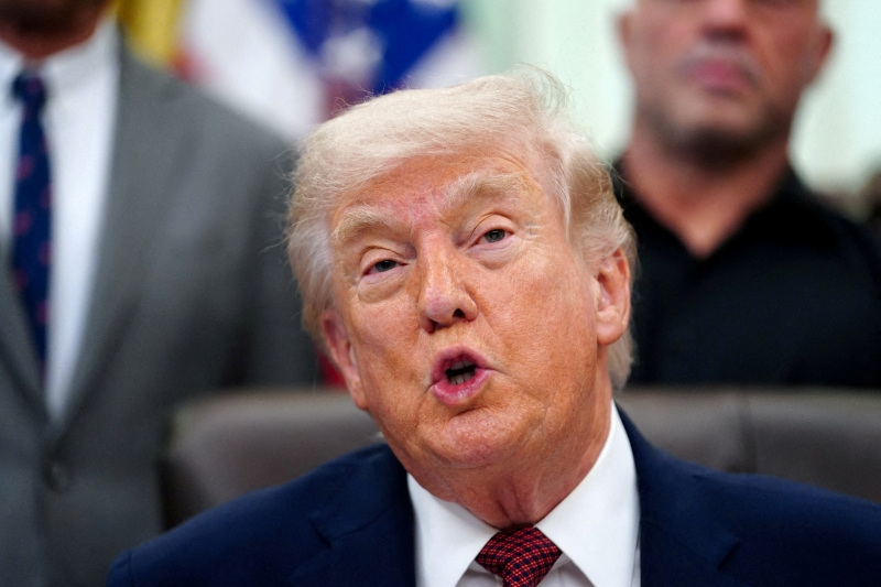 You are currently viewing Trump approval drops to 35% as Republican support softens, Reuters/Ipsos poll finds