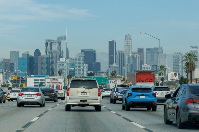 You are currently viewing Americans brace for pricey summer travel with fuel costs near multi-year highs
