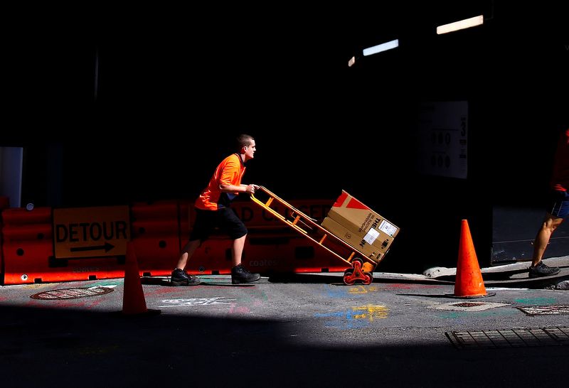 You are currently viewing Australia jobs slip in April, unemployment hits highest since 2021