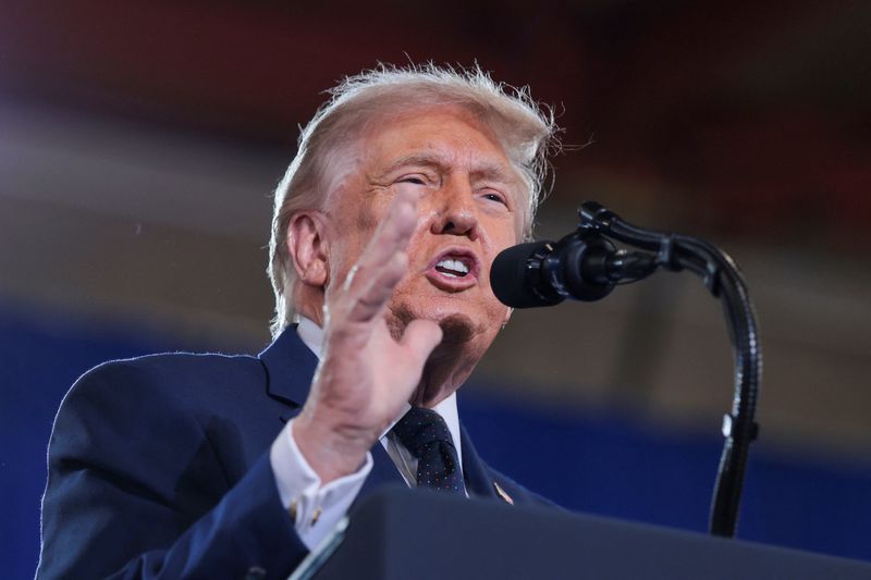 You are currently viewing Trump says negotiators are getting closer to Iran deal, media interviews show