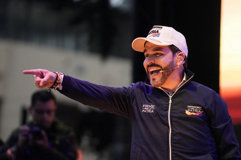 You are currently viewing Colombian right-wing presidential hopeful leads poll for runoff vote