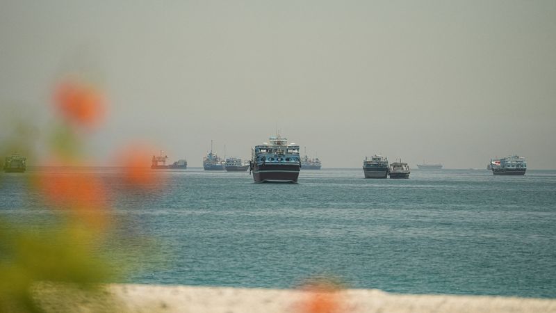 You are currently viewing US crude futures fall over 6% on report of possible Strait of Hormuz reopening