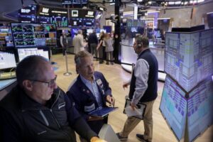 Read more about the article Morning Bid: Wrong sort of ’boom’ to start the week