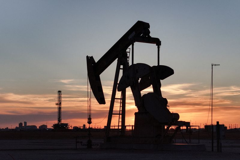 You are currently viewing Oil rebounds after US strikes Iran military site