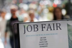 Read more about the article US weekly jobless claims increase marginally amid low layoffs