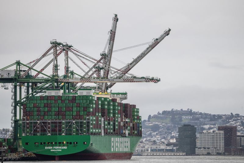 You are currently viewing US goods trade deficit narrows in April on strong exports