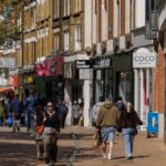 Read more about the article U.K. Shop Visits Dip as Inflation Bites into Spending