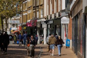 Read more about the article U.K. Shop Visits Dip as Inflation Bites into Spending