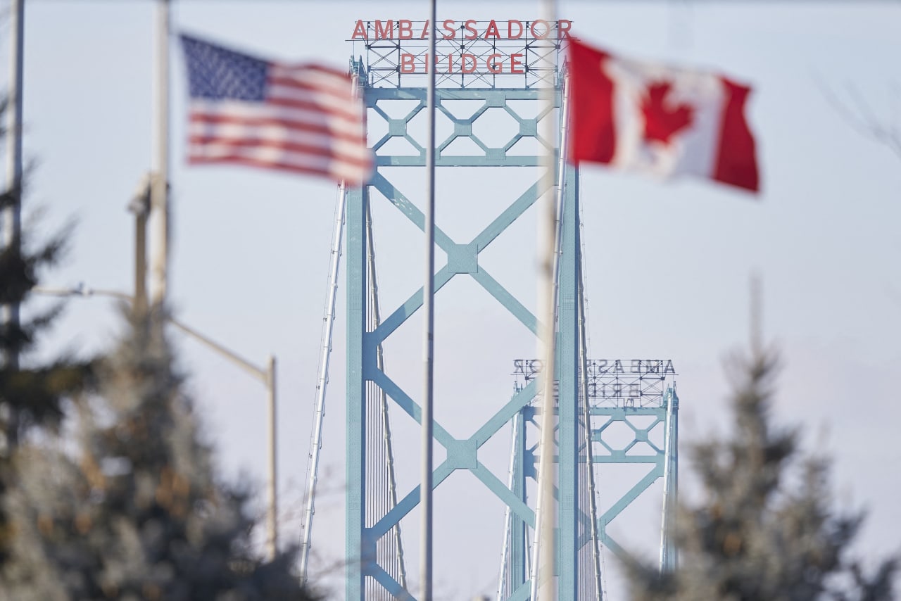 You are currently viewing Canada Swings to First Goods-Trade Surplus in Six Months