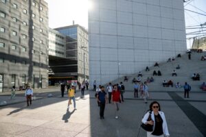 Read more about the article Eurozone Business Confidence Inches Higher as Price Expectations Cool