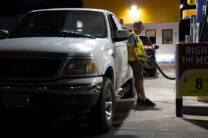Read more about the article A wartime surge in energy prices is slamming consumers while boosting investors, widening a divide in the U.S. economy