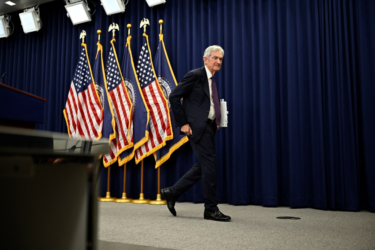 You are currently viewing Fed officials all but retired the question that had dominated their debates for the past two years—whether to cut interest rates—and began at their meeting last month to more seriously weigh whether to raise them