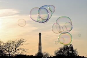 Read more about the article French Consumer Confidence Hits Three-Year Low