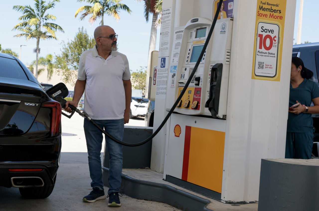 You are currently viewing Americans are pouring a lot more money into their gasoline tanks than they were even a week ago