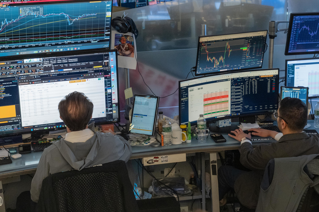 You are currently viewing Stocks are partying like it’s 1999. Americans haven’t felt this bad in 70 years.