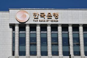 Read more about the article Bank of Korea Holds Rates Steady, Raises Inflation and Growth Forecasts