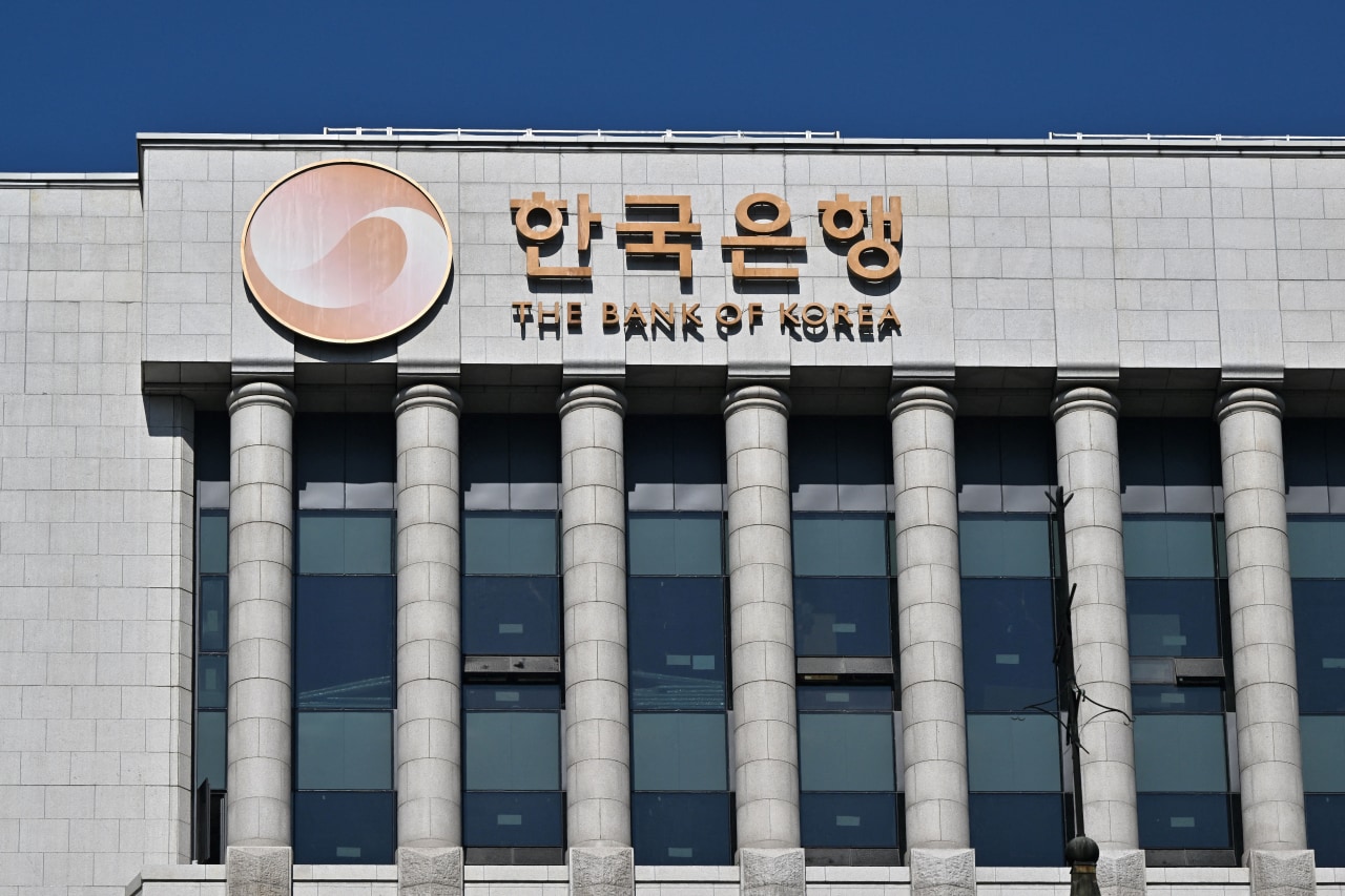 You are currently viewing Bank of Korea Holds Rates Steady, Raises Inflation and Growth Forecasts