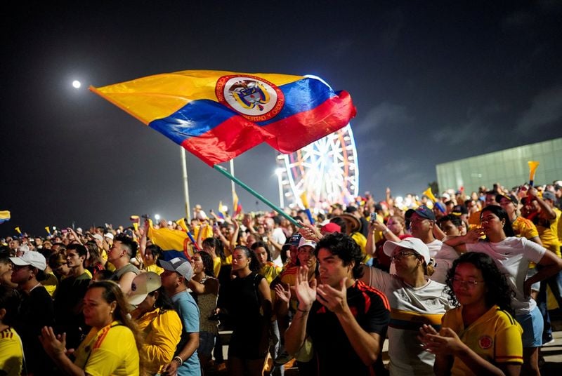 You are currently viewing Right-wing lawyer De La Espriella, leftist senator Cepeda set for heated Colombia runoff
