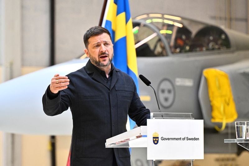 You are currently viewing Zelenskiy says Ukrainian military can hit Russian logistics throughout occupied areas