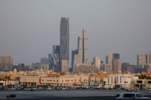 Read more about the article Resilient Saudi economy proves a draw for wartime Gulf business