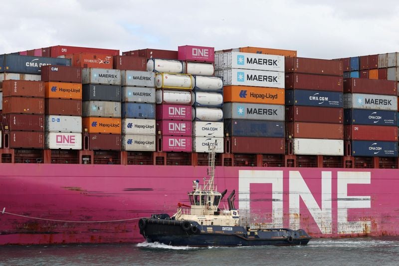 You are currently viewing Australia April goods trade back in surplus as exports rebound