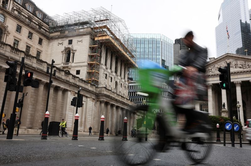 You are currently viewing UK firms predict slower rise in prices than in April, BoE survey shows