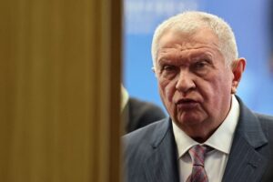 Read more about the article Russia’s Sechin says US companies benefit from Strait of Hormuz closure