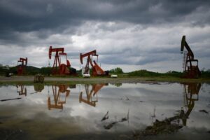 Read more about the article Oil rises slightly as investors await clarity after Iran-Israel halt attacks