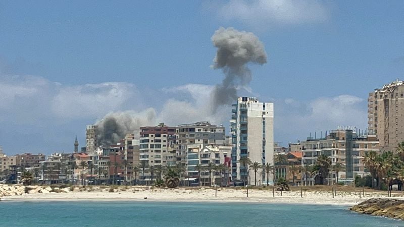 You are currently viewing Israel launches deadly strikes on Lebanon’s Tyre after warning