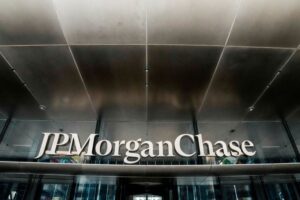 Read more about the article JPMorgan keeping a watchful eye on consumer health, executive says