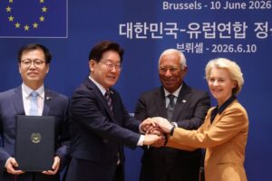 Read more about the article Analysis-EU curbs on Chinese inverters risk slowing solar rollout over security fears