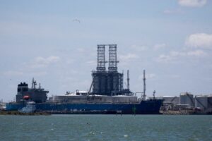 Read more about the article Tired of chaos, investors retreat from oil market at record pace