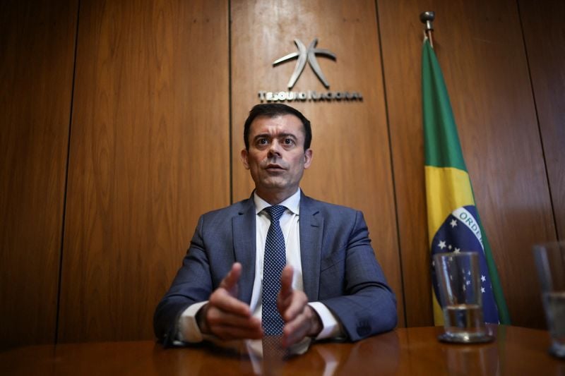 You are currently viewing Brazil to scrap fuel subsidies if oil stabilizes near $80, official says