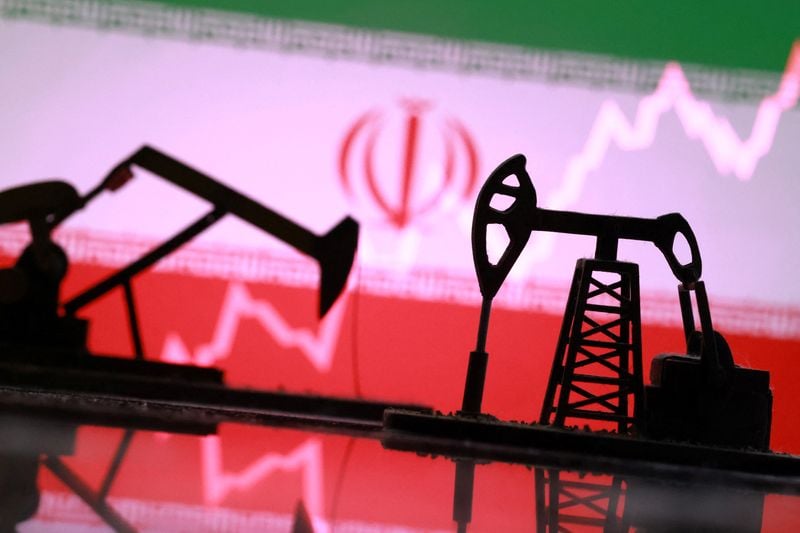 You are currently viewing Trump says he did not want to see economic catastrophe as he defends Iran deal