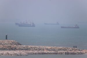 Read more about the article Three Saudi-flagged supertankers sail through Hormuz after Iran deal signed, data shows