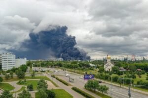 Read more about the article Ukraine brings the war to Moscow as huge blasts shake refinery